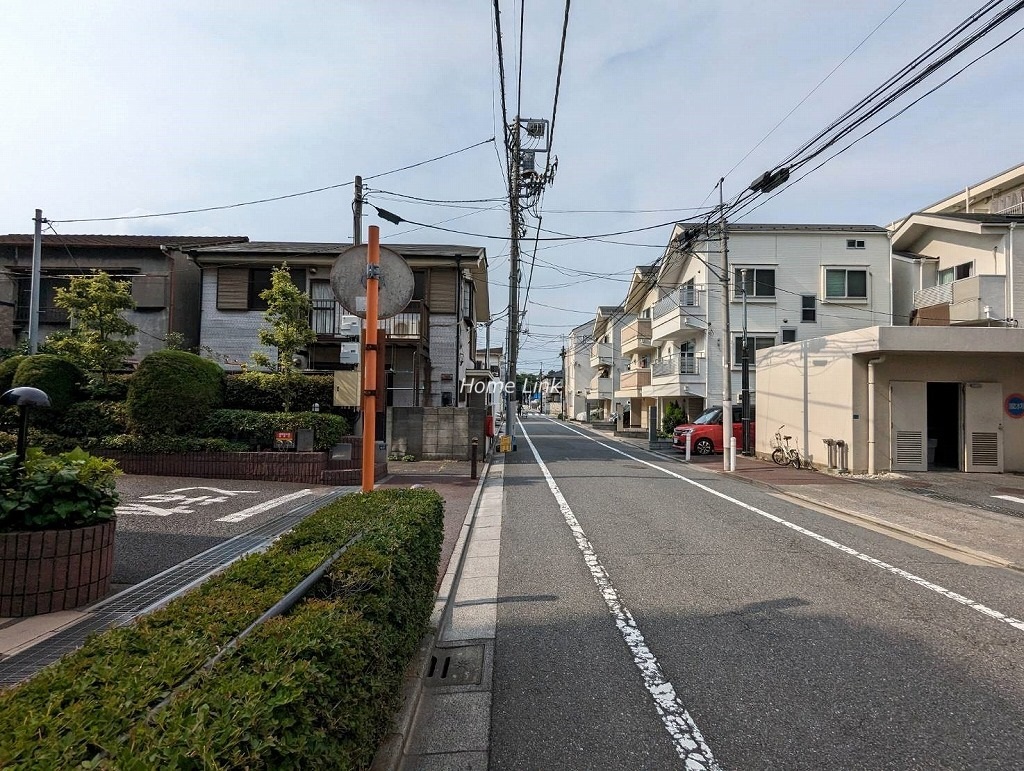 ライオンズシティ蓮根　前面道路